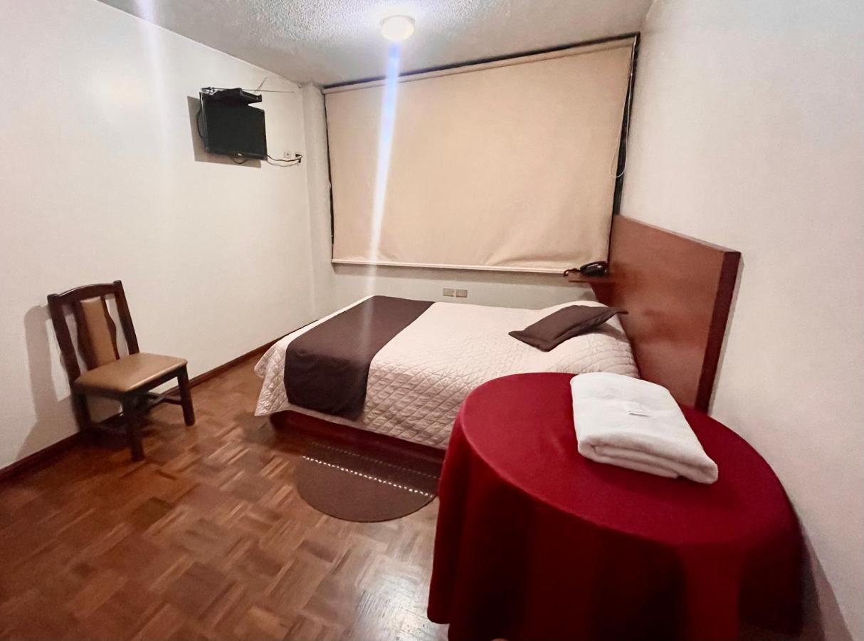 קיטו Hotel Bacastell מראה חיצוני תמונה